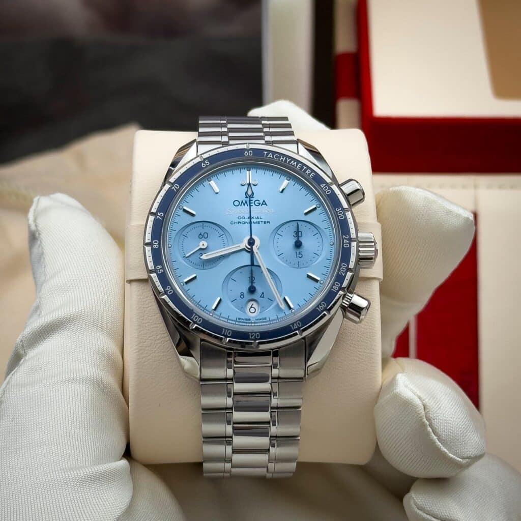 Omega Speedmaster 324.30.38.50.03.001 Blue dial steel — front dial view
